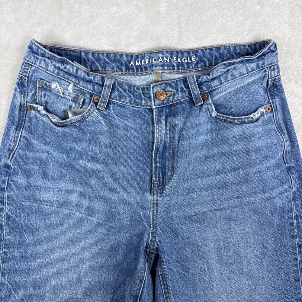 American Eagle Mom Jean Light Wash Distressed Denim Women's Size 8 Regular - Picture 4 of 10